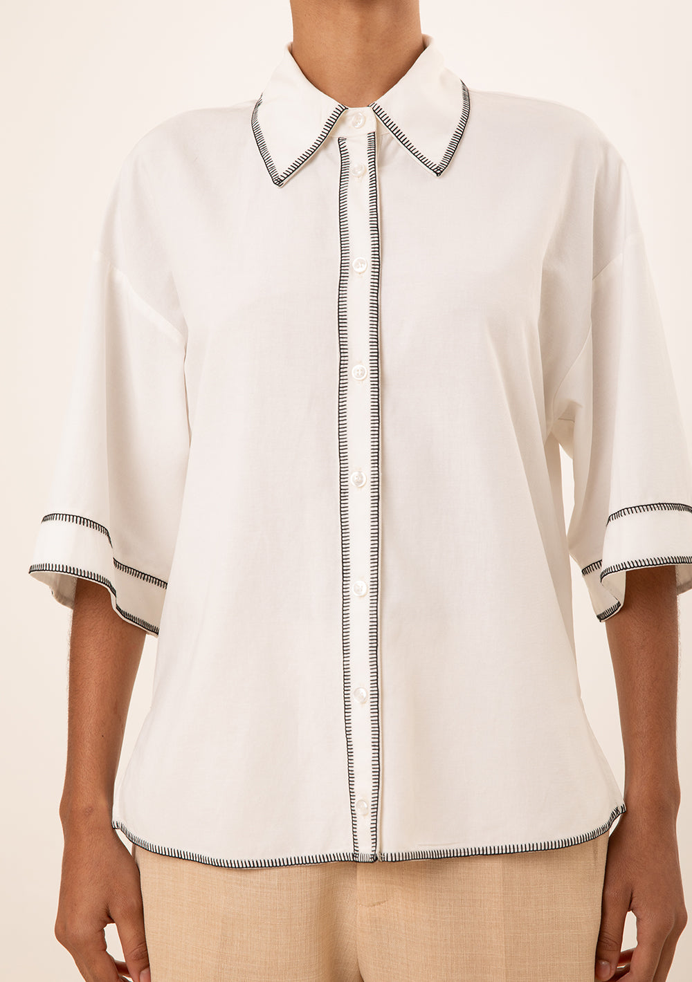 Camisa Suelta Cuello Tradicional Mangas Cortas