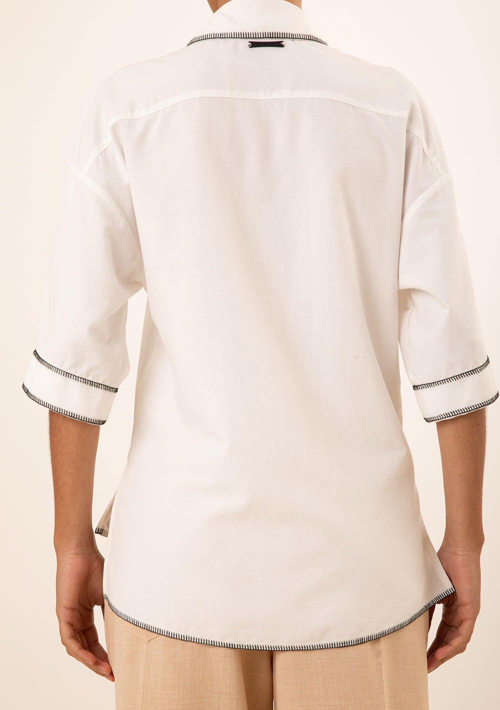 Camisa Suelta Cuello Tradicional Mangas Cortas