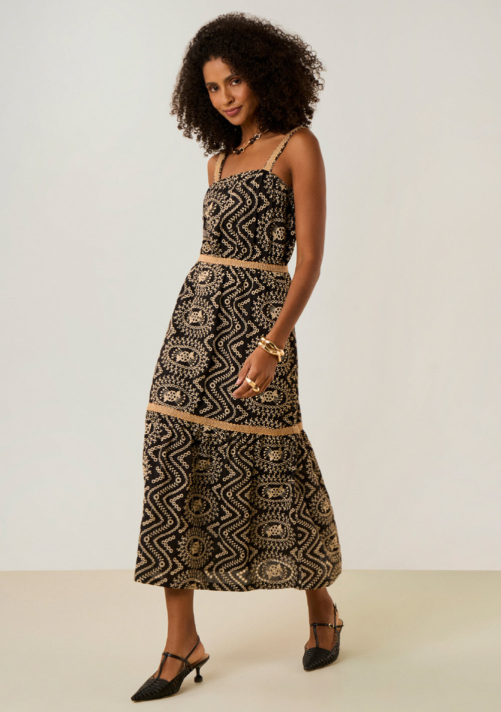 Vestido Ajustado Escote Recto Con Tirantes Midi