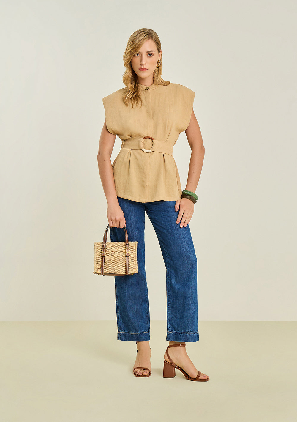 Blusa Ajustada Cuello Mao Sin Tirantes