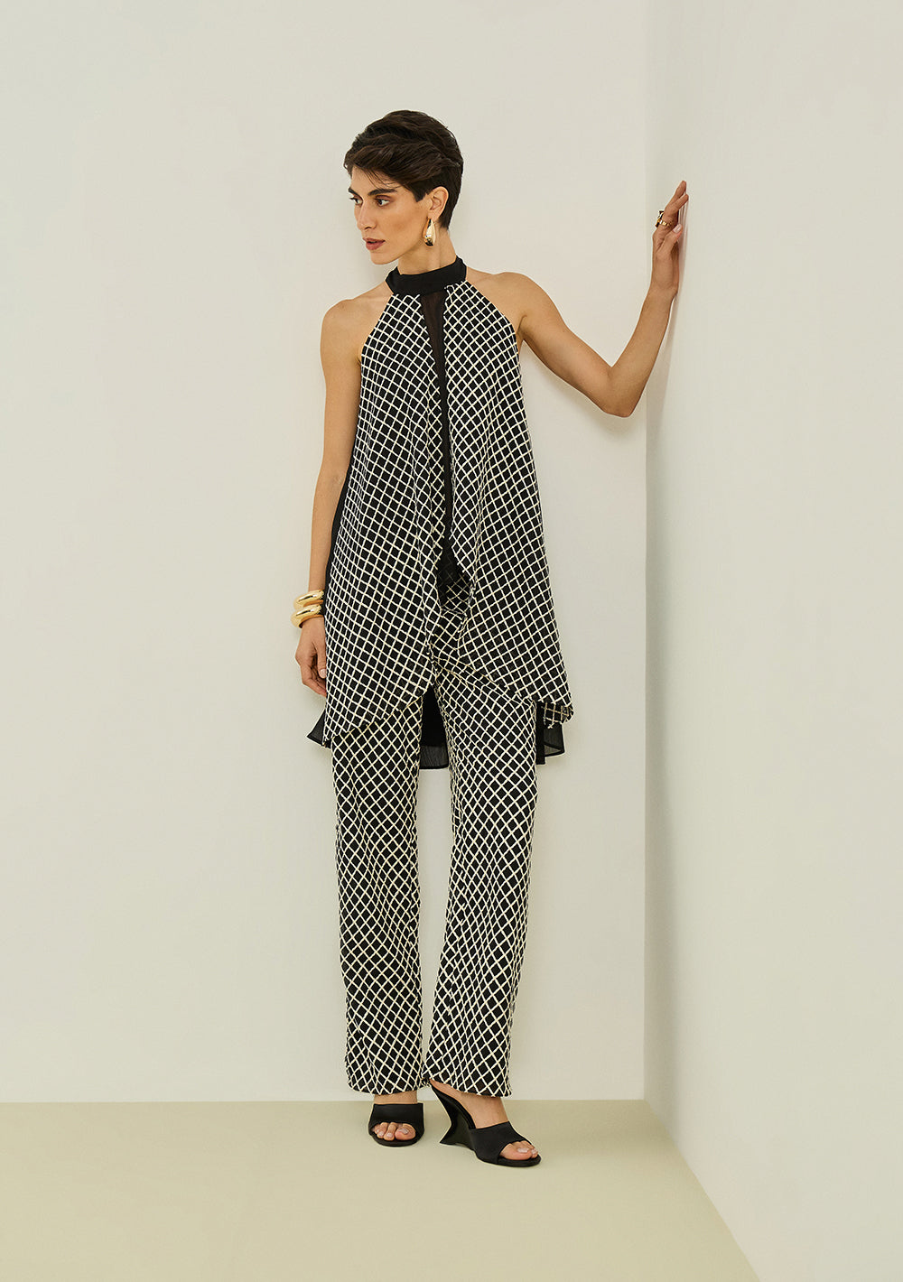 Blusa Suelta Cuello Alto Sin Tirantes