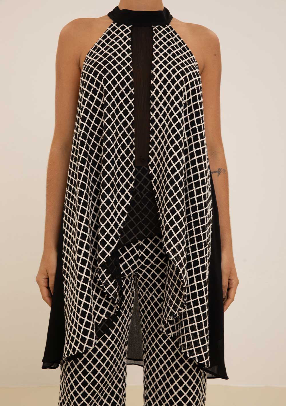 Blusa Suelta Cuello Alto Sin Tirantes