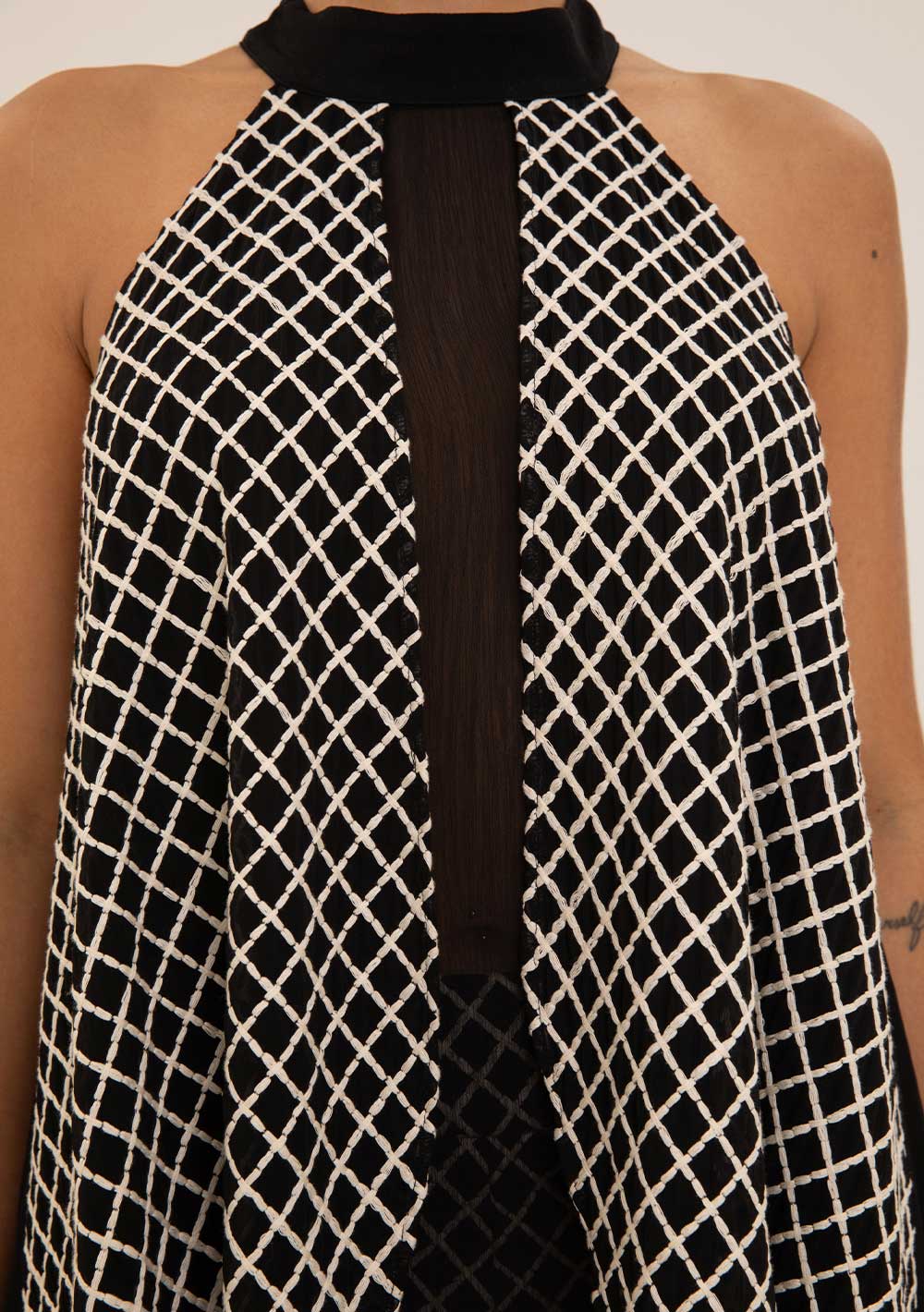 Blusa Suelta Cuello Alto Sin Tirantes