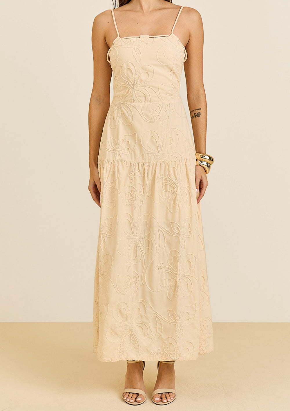 Vestido Midi Ajustado Escote Recto Sin Mangas