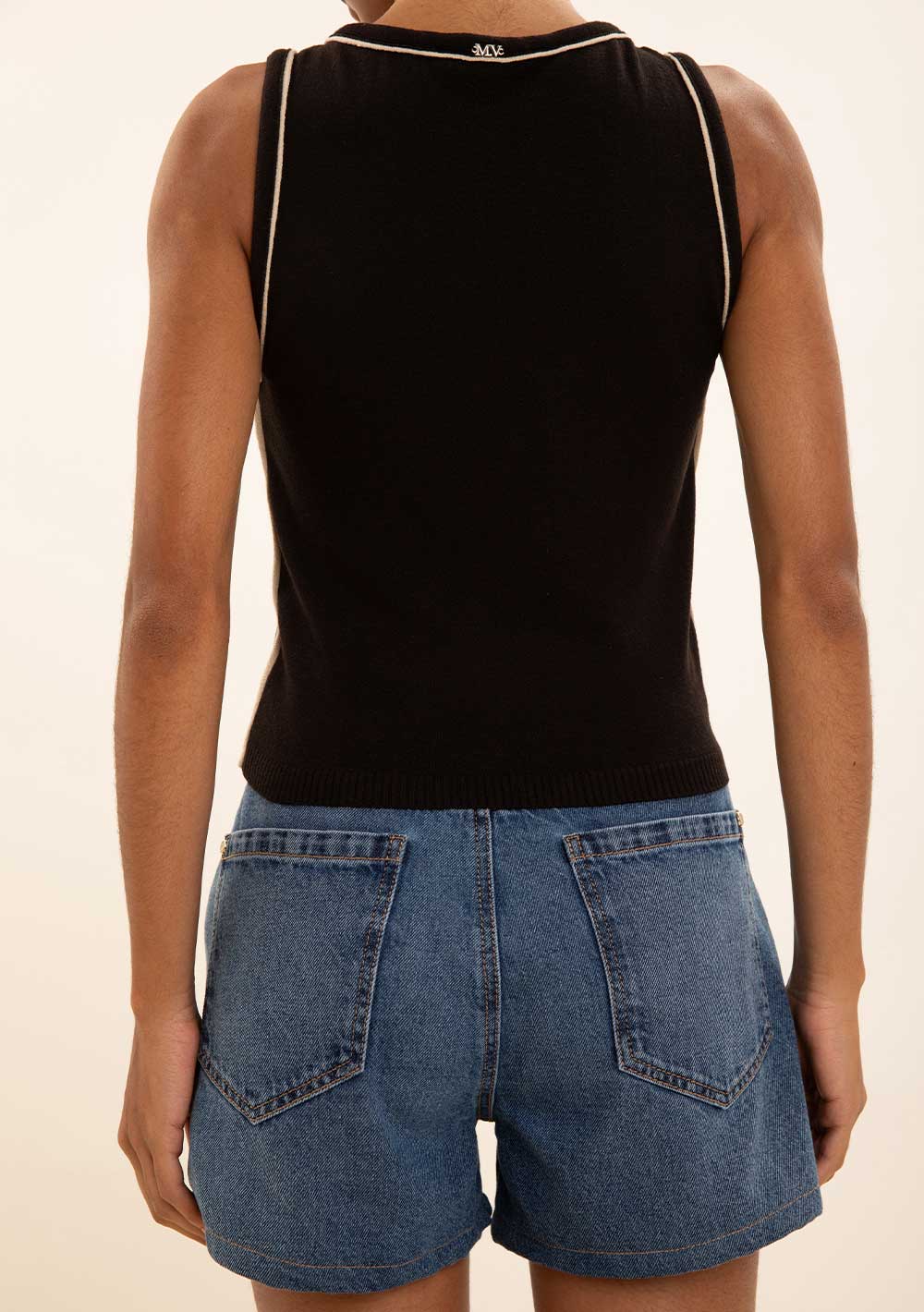 Regata Ajustada Escote Redondo