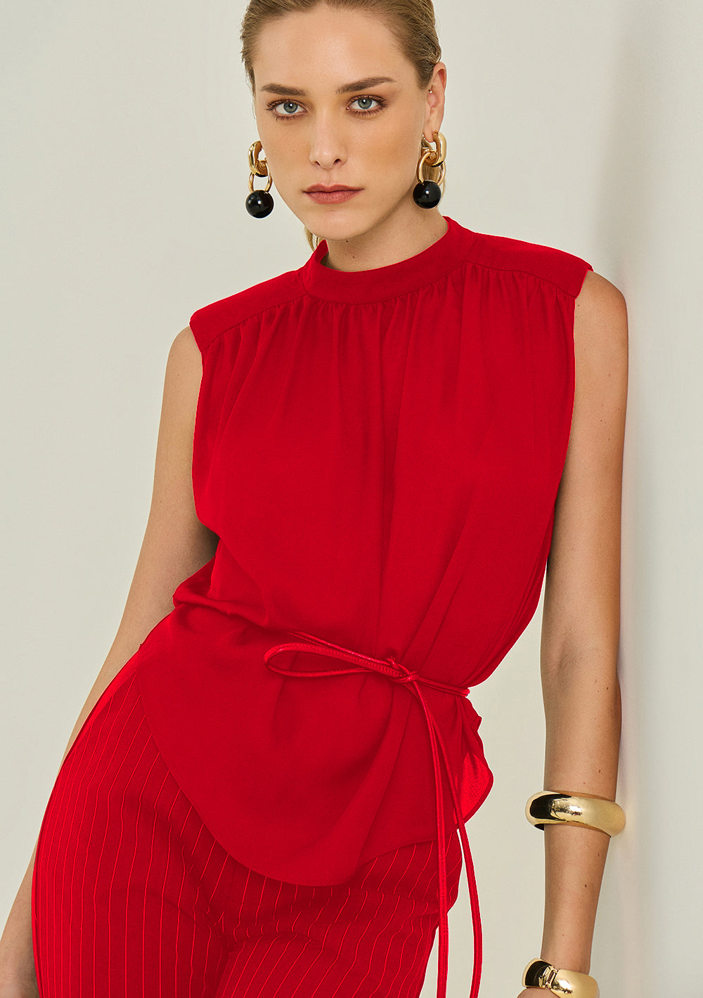 Blusa Suelta Cuello Alto Sin Tirantes