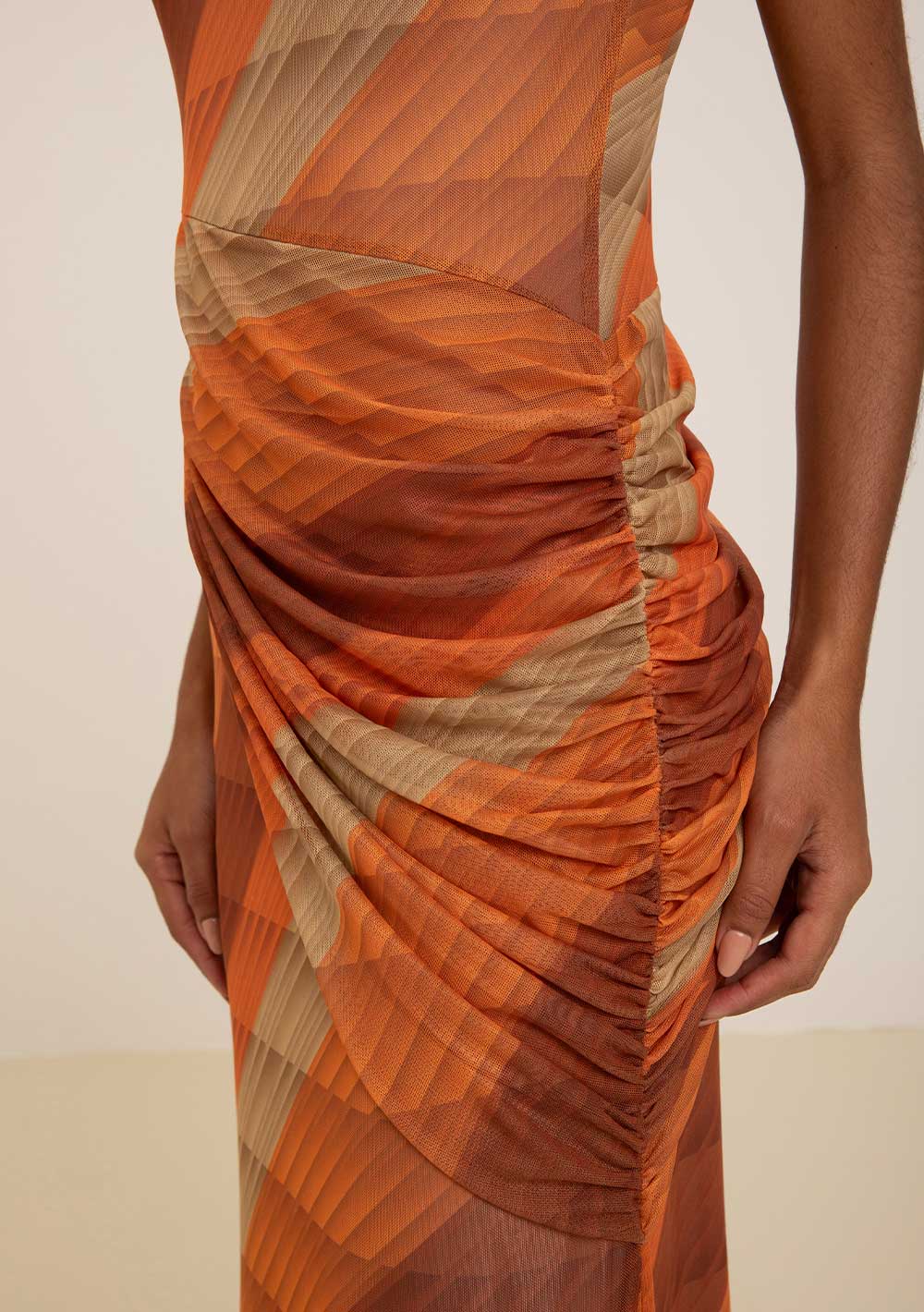 Vestido Largo Ajustado Cuello Alto Sin Mangas