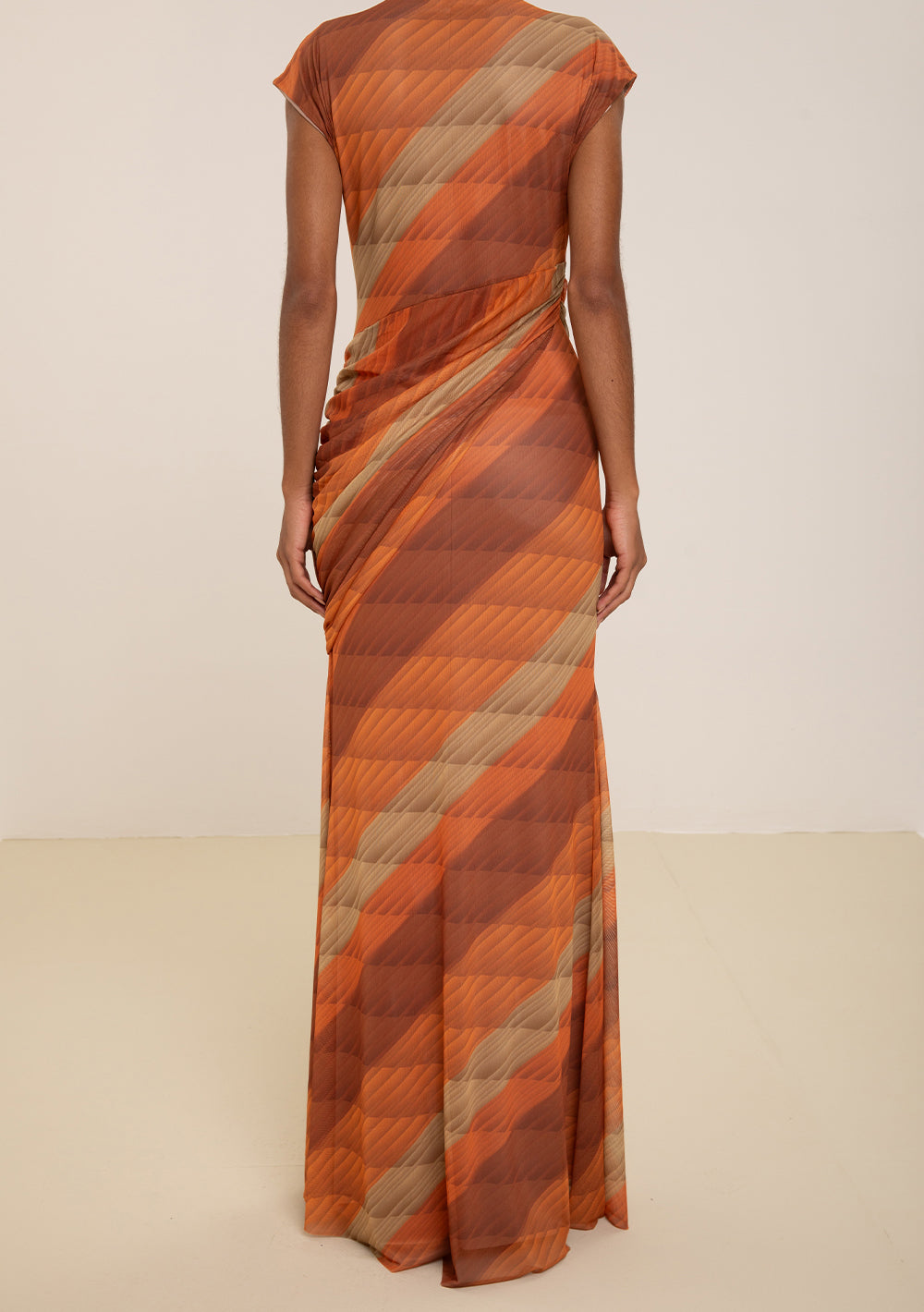 Vestido Largo Ajustado Cuello Alto Sin Mangas