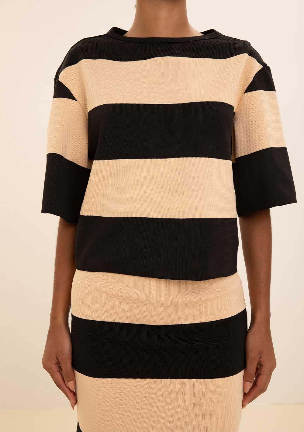 Blusa Cropped Suelta Escote Redondo Mangas Cortas