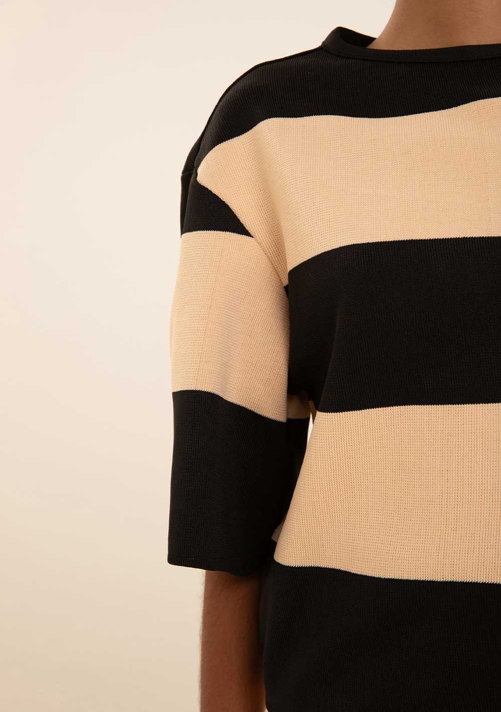 Blusa Cropped Suelta Escote Redondo Mangas Cortas