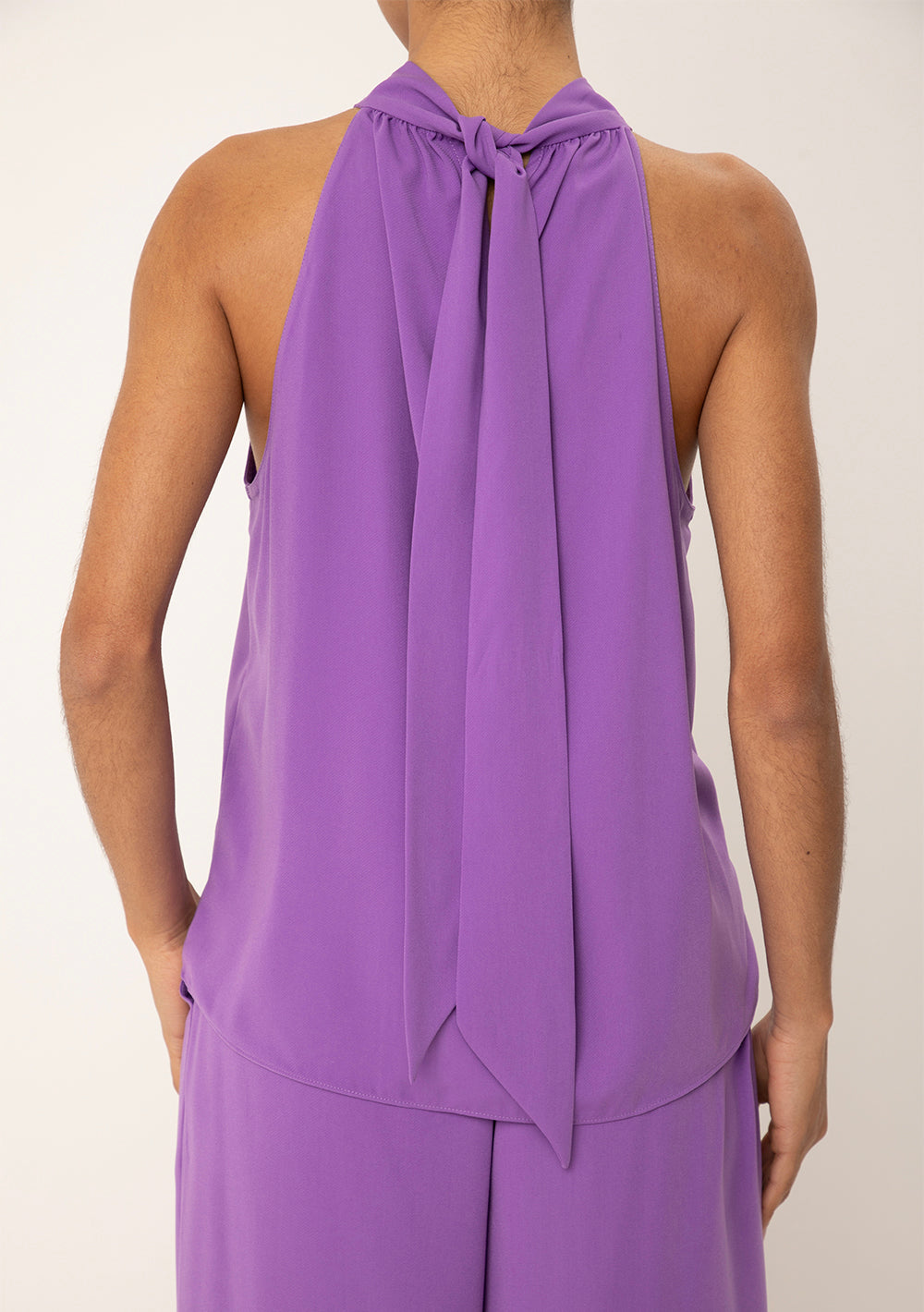 Blusa Suelta Cuello Alto Sin Mangas