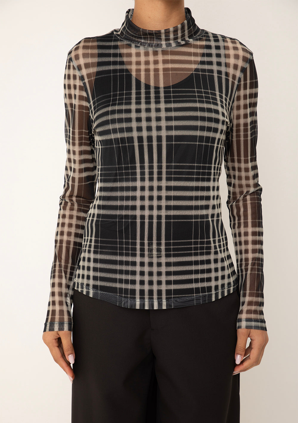 Blusa Ajustada Cuello Alto Mangas Largas