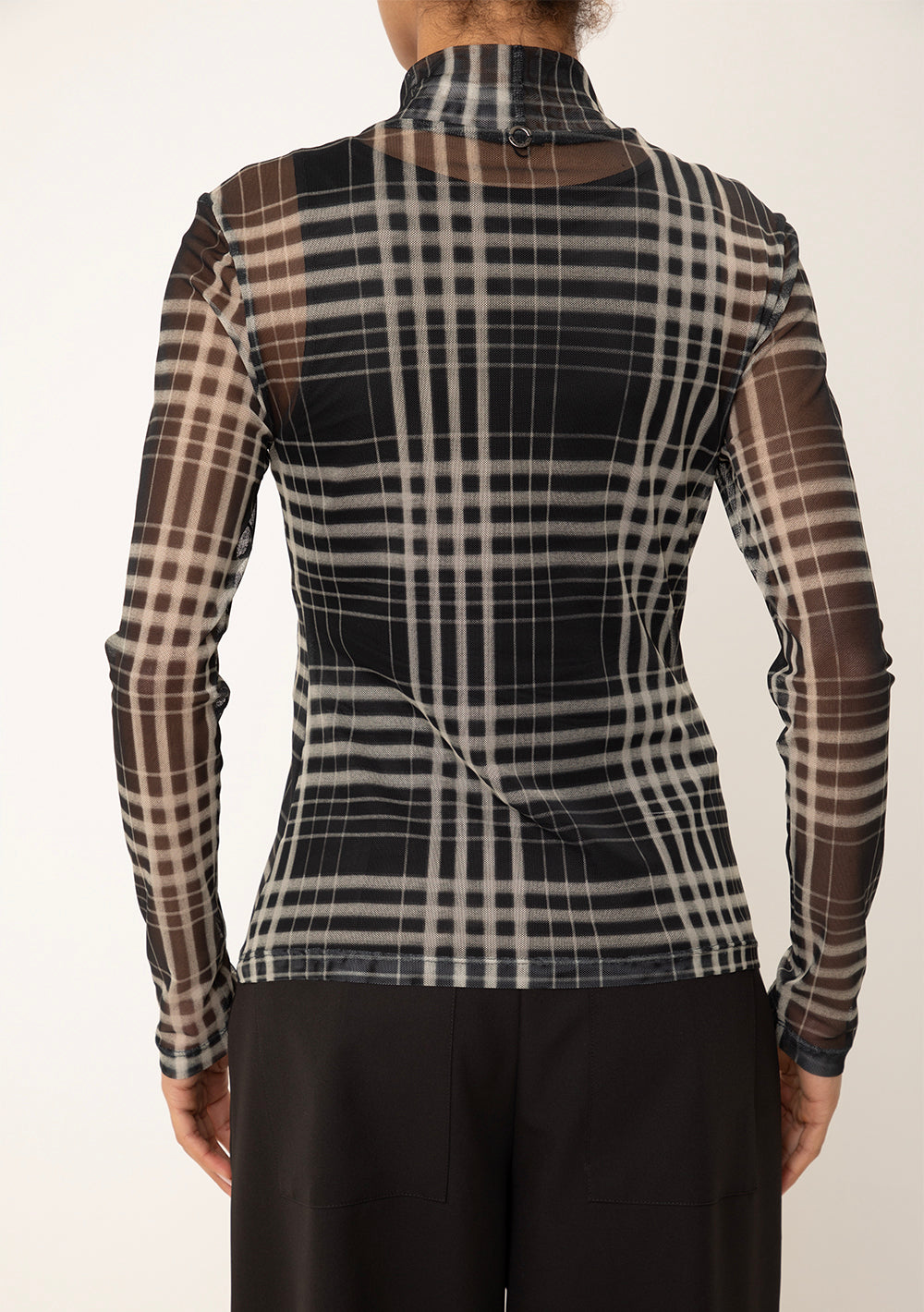 Blusa Ajustada Cuello Alto Mangas Largas