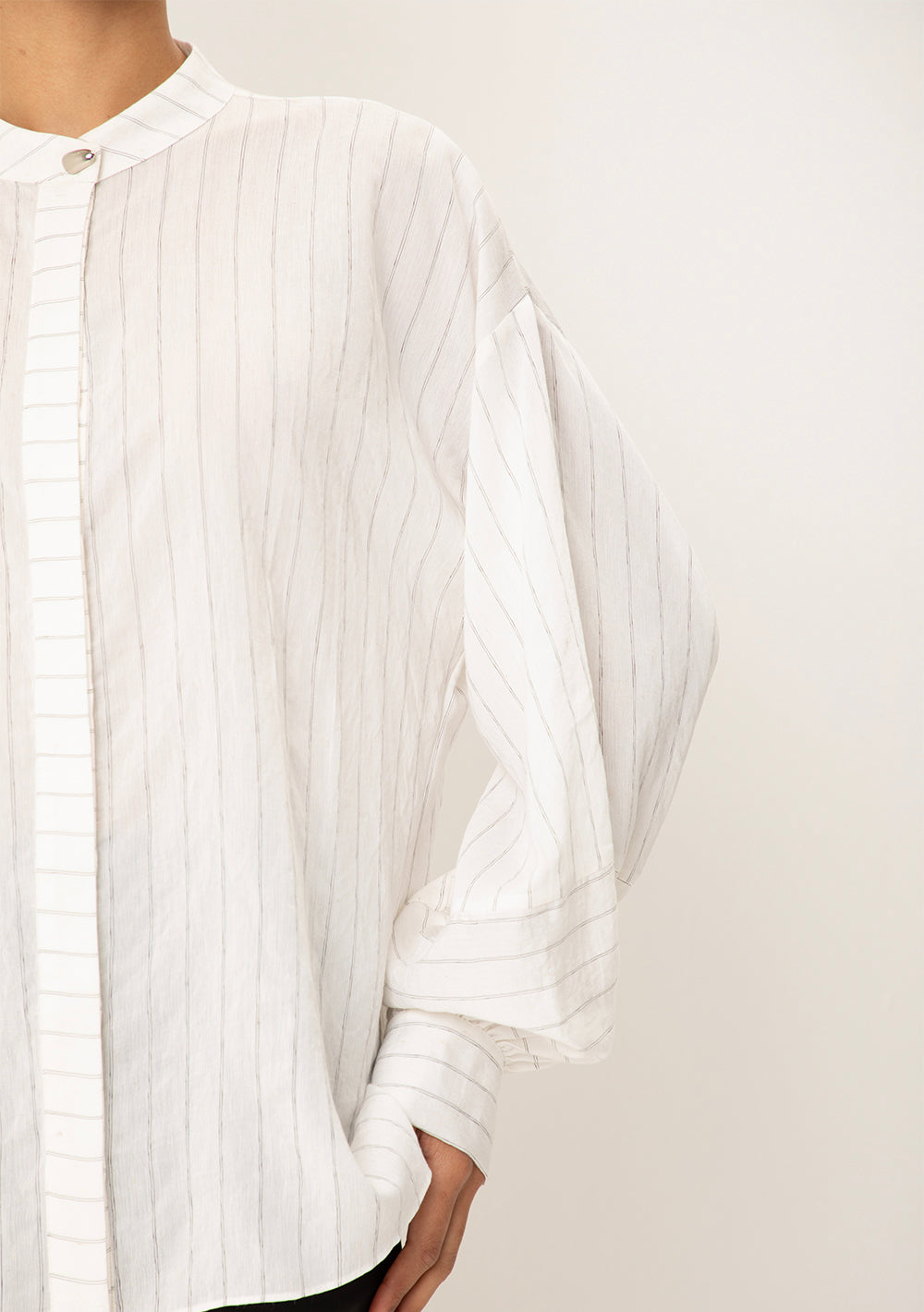 Camisa Oversized Cuello Mao Mangas Largas