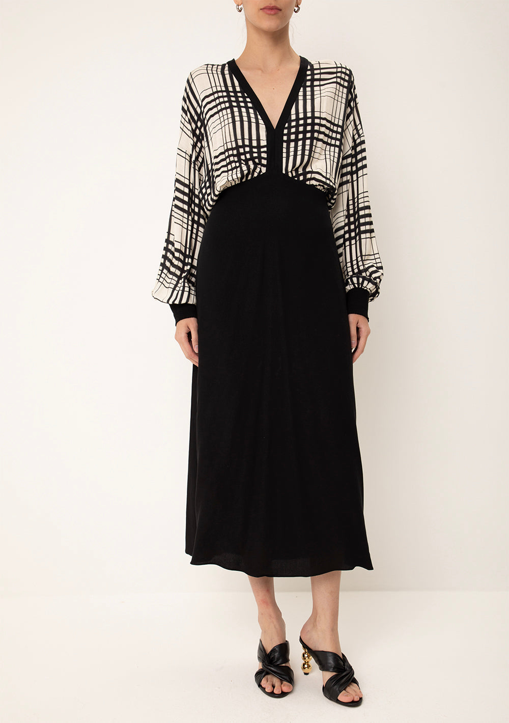 Vestido Midi Ajustado Escote En V Mangas Largas