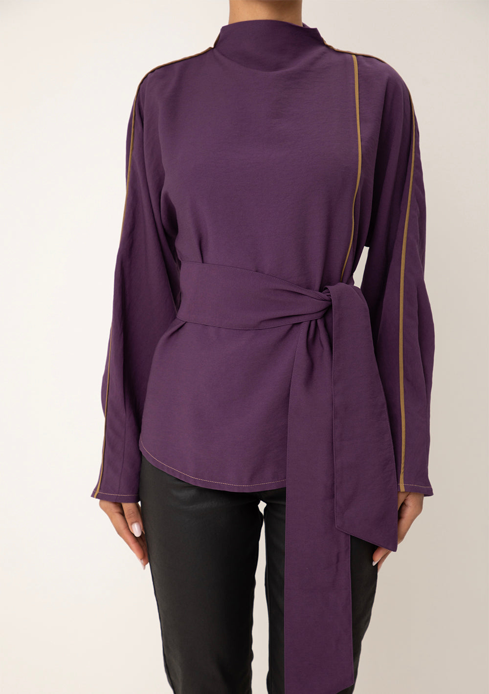 Blusa Suelta Cuello Alto Mangas Largas