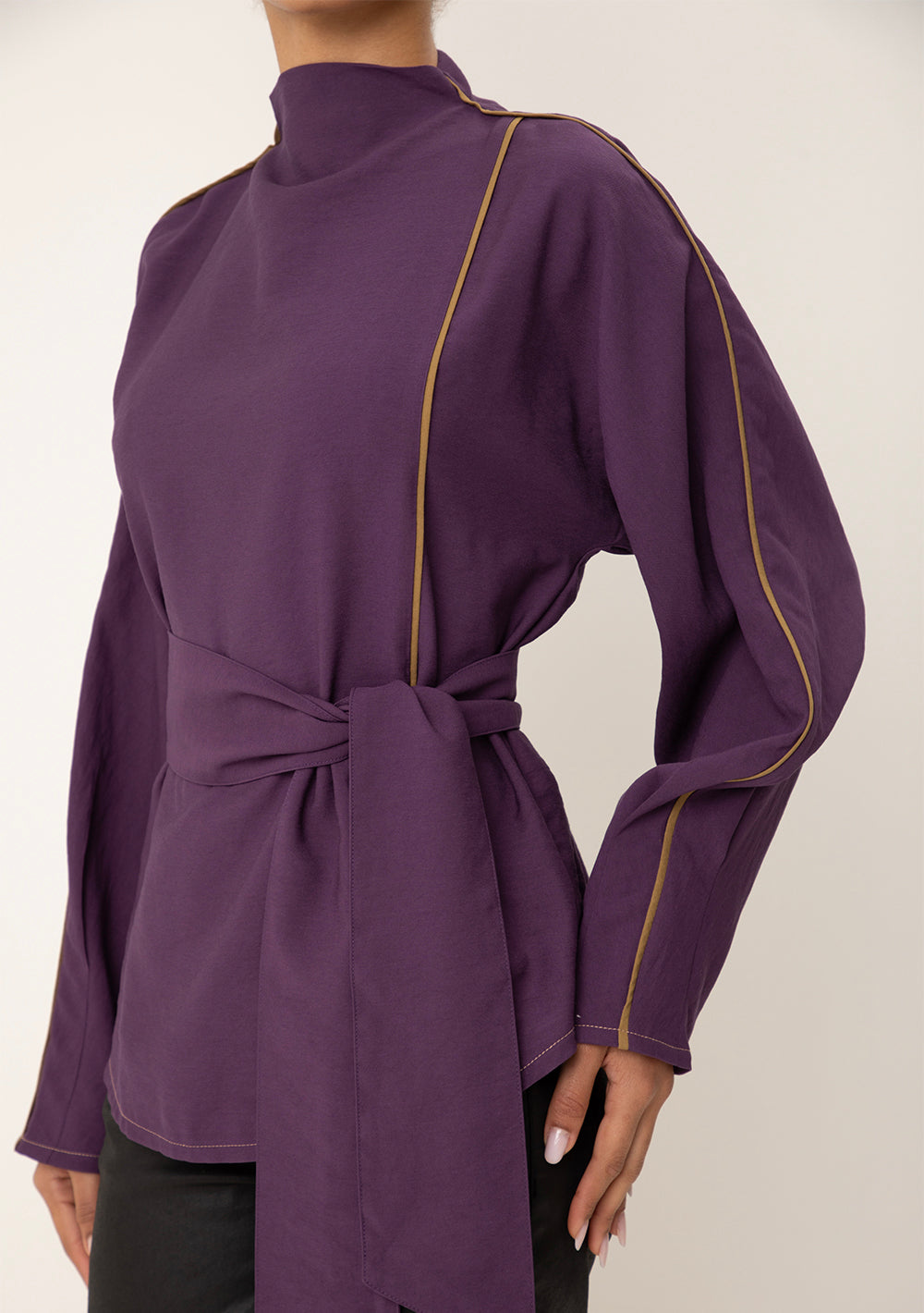Blusa Suelta Cuello Alto Mangas Largas