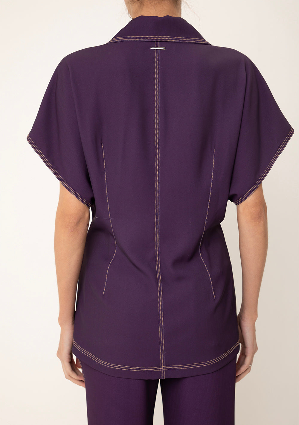 Blusa Ajustada Cuello Clásico Mangas Cortas