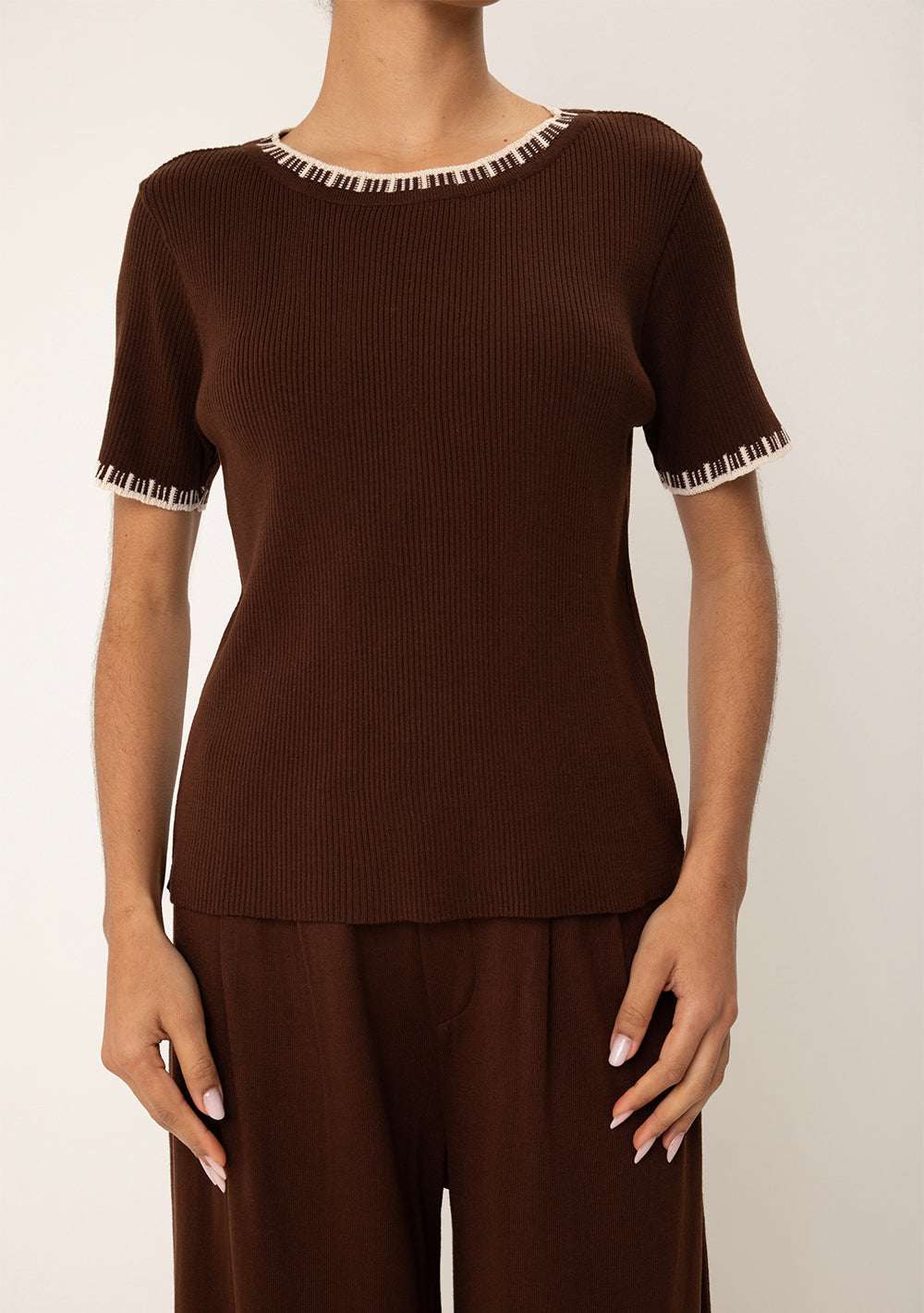 Blusa Ajustada Escote Redondo Mangas Cortas