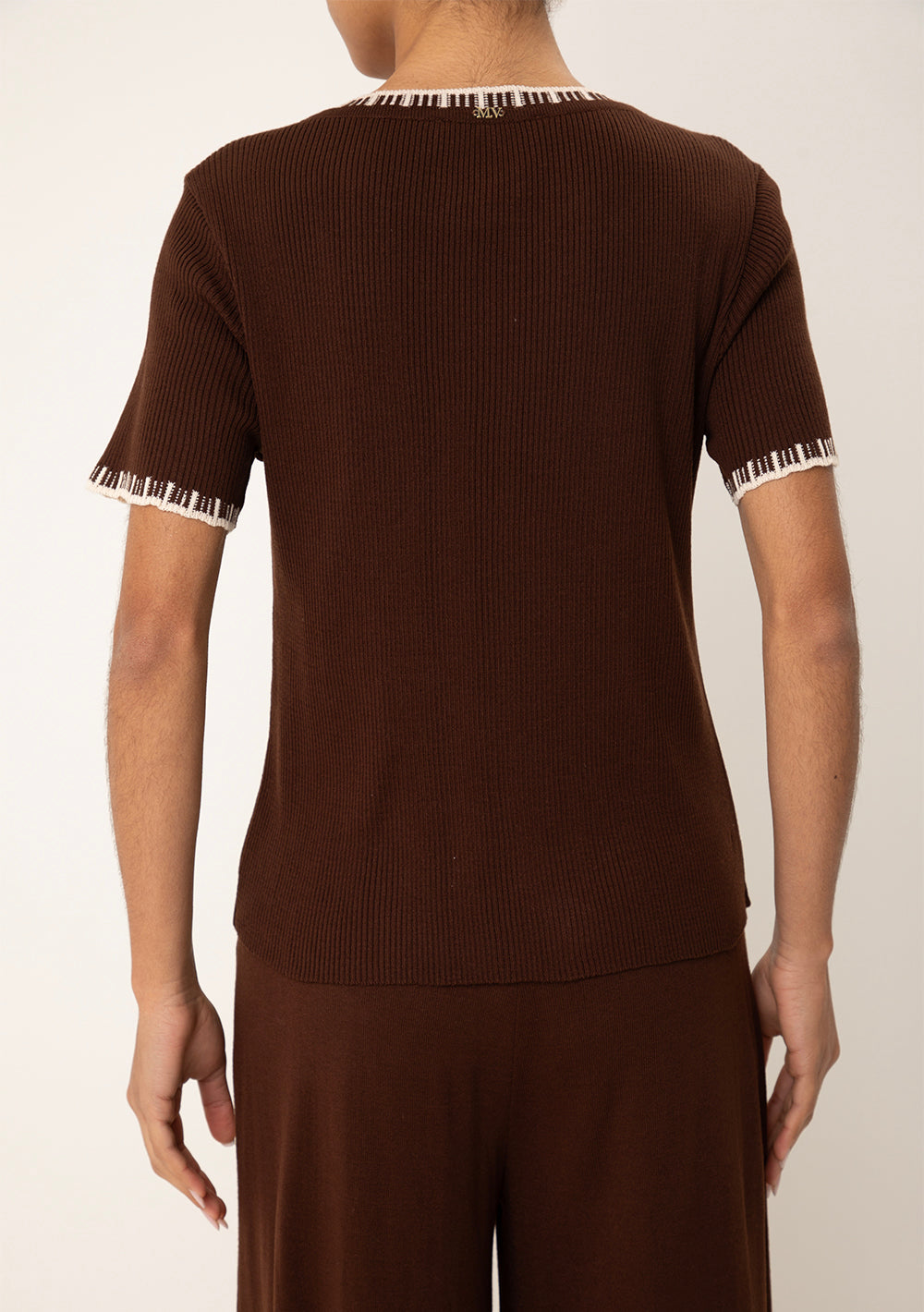 Blusa Ajustada Escote Redondo Mangas Cortas