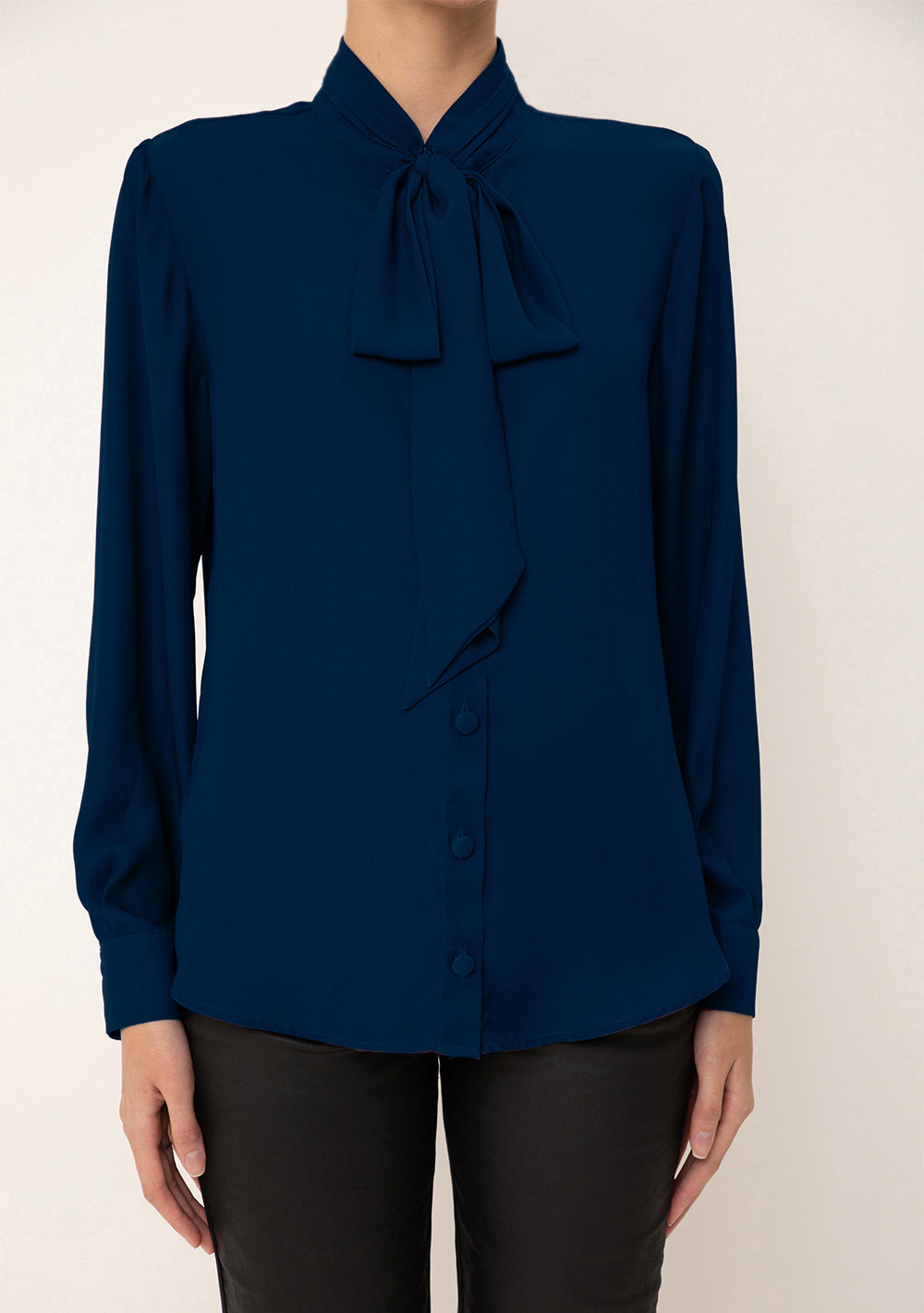 Camisa Ajustada Cuello Alto Mangas Largas