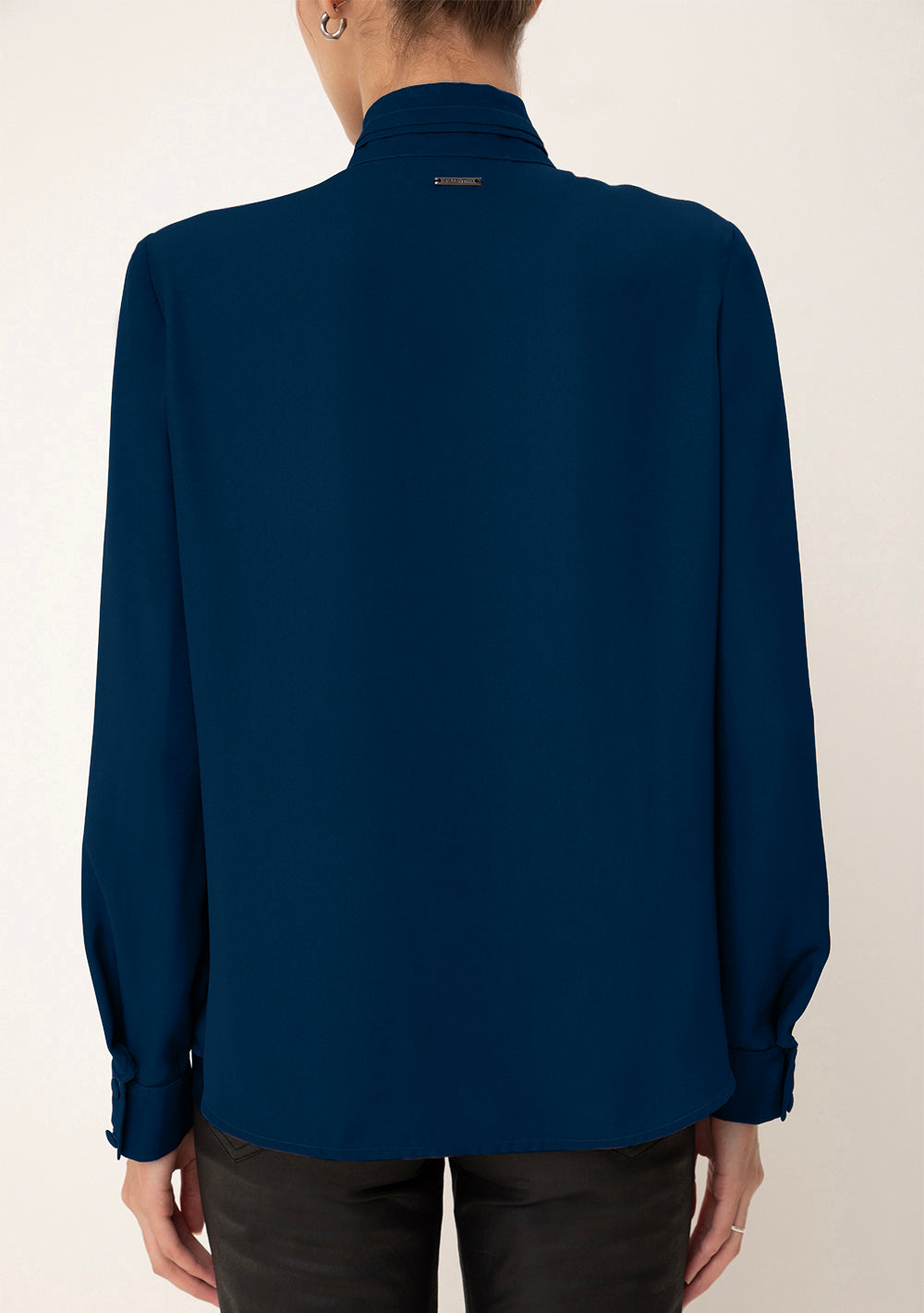 Camisa Ajustada Cuello Alto Mangas Largas