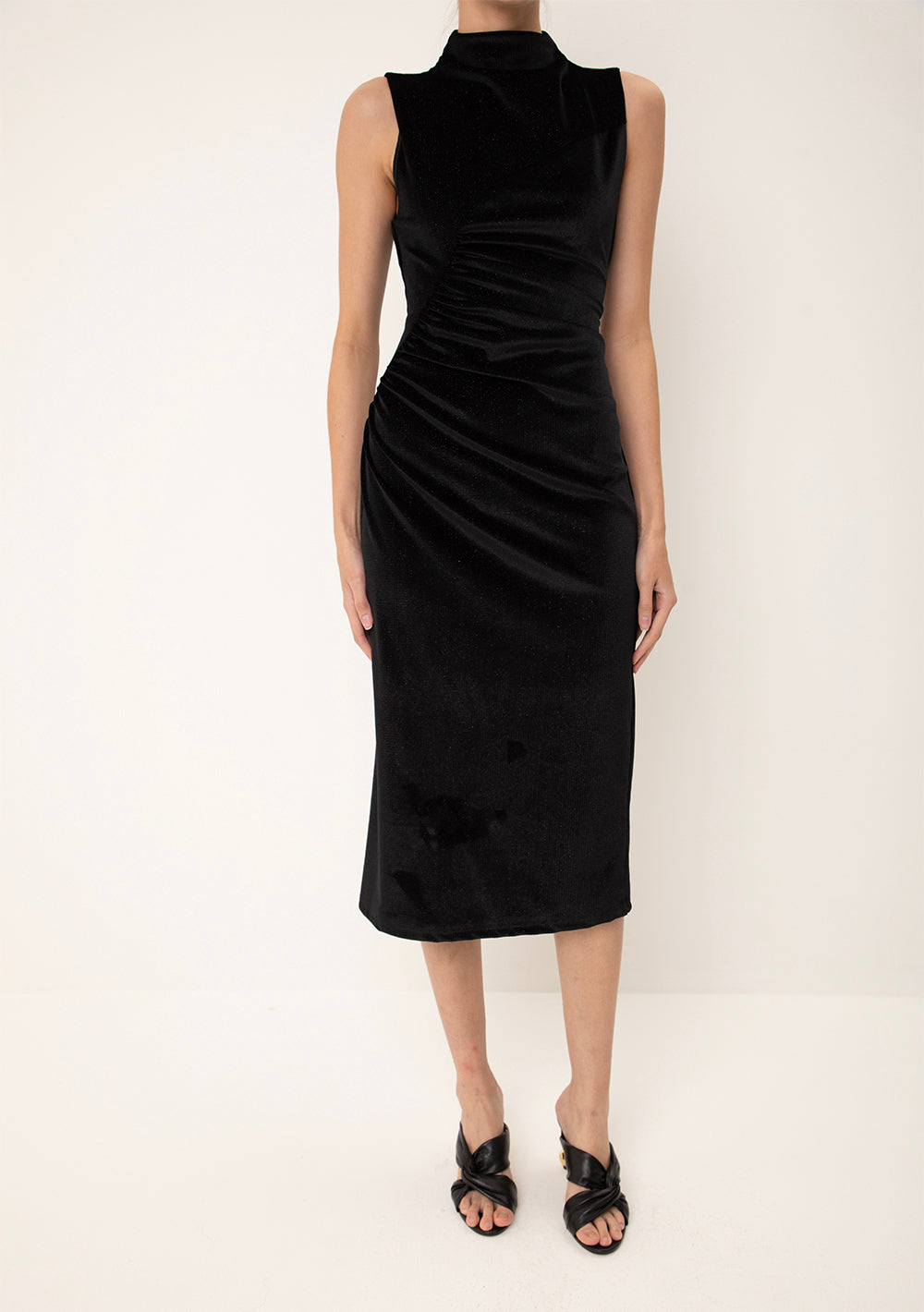Vestido Midi Ajustado Cuello Alto Sin Mangas