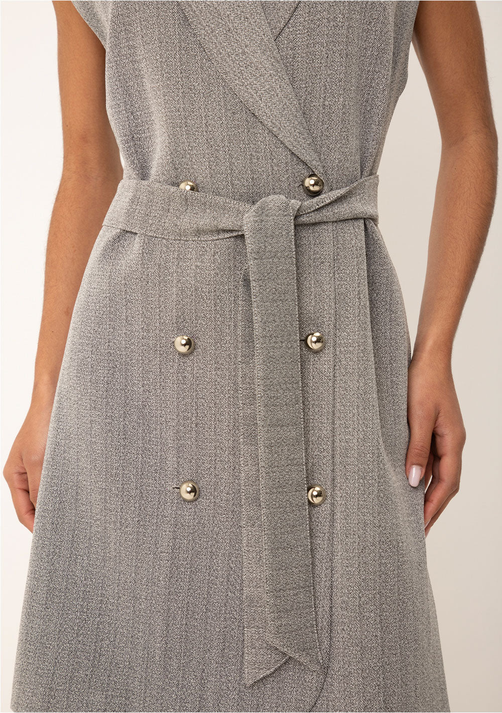 Vestido Corto Ajustado Escote Cruzado Sin Mangas