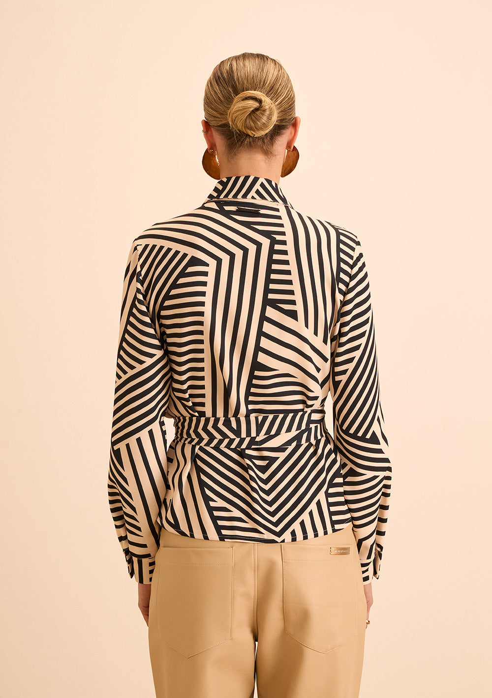 Camisa Suelta Cuello Clásico Mangas Largas