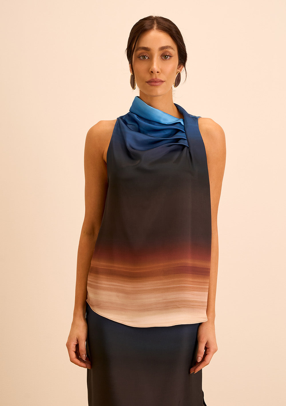 Blusa Suelta Cuello Alto sin Mangas