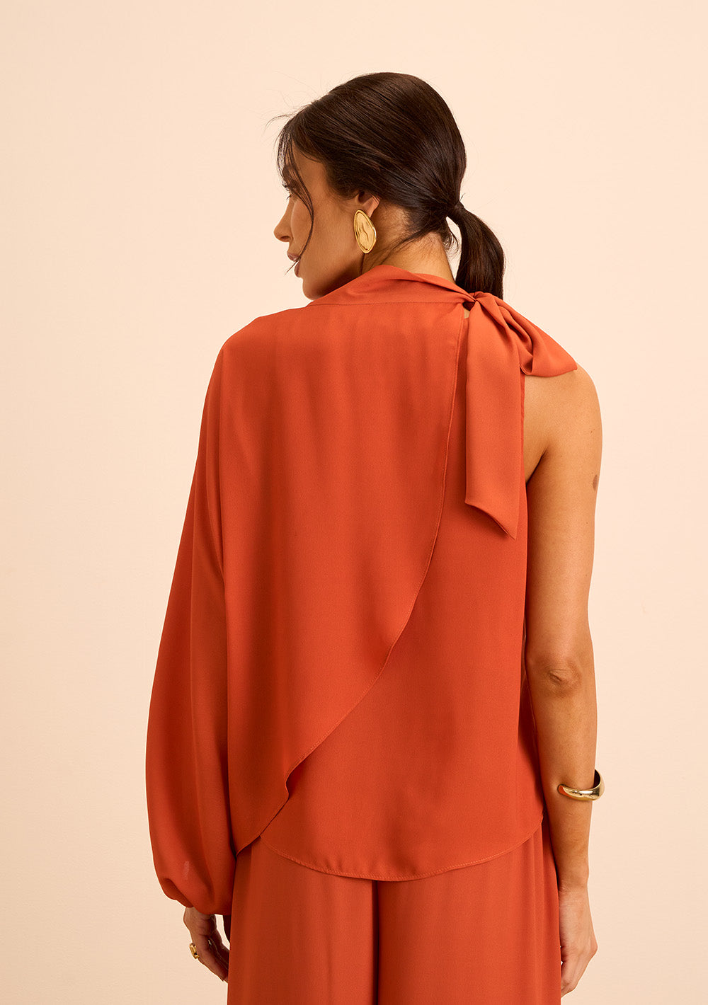Blusa Suelta Cuello Alto Mangas Largas