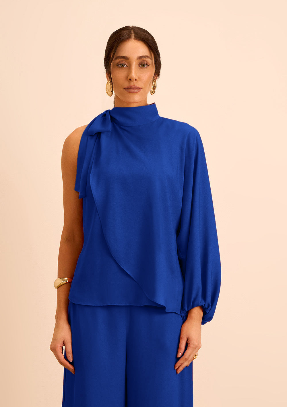 Blusa Suelta Cuello Alto Mangas Largas