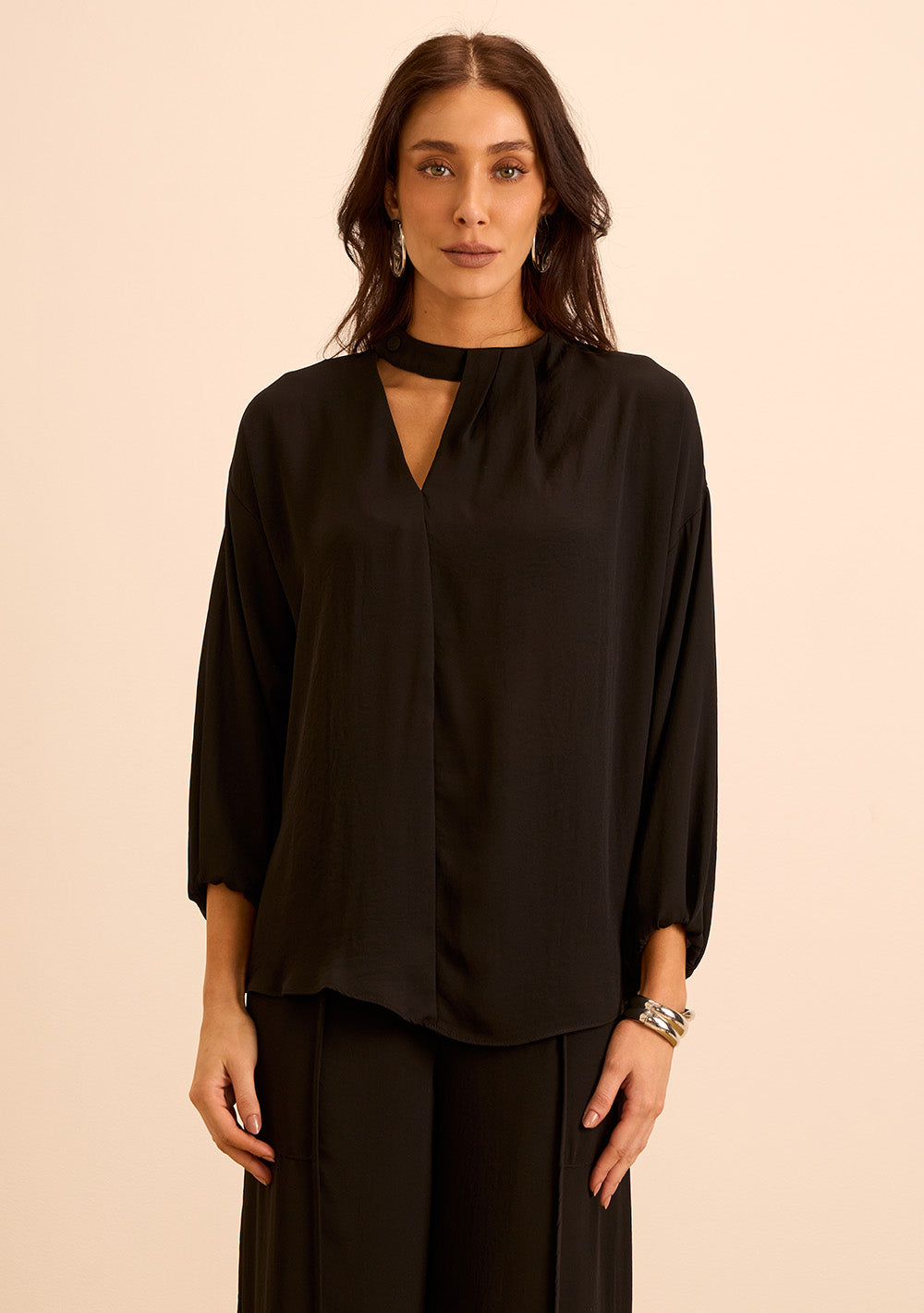 Blusa Ajustada Cuello Alto Mangas Largas