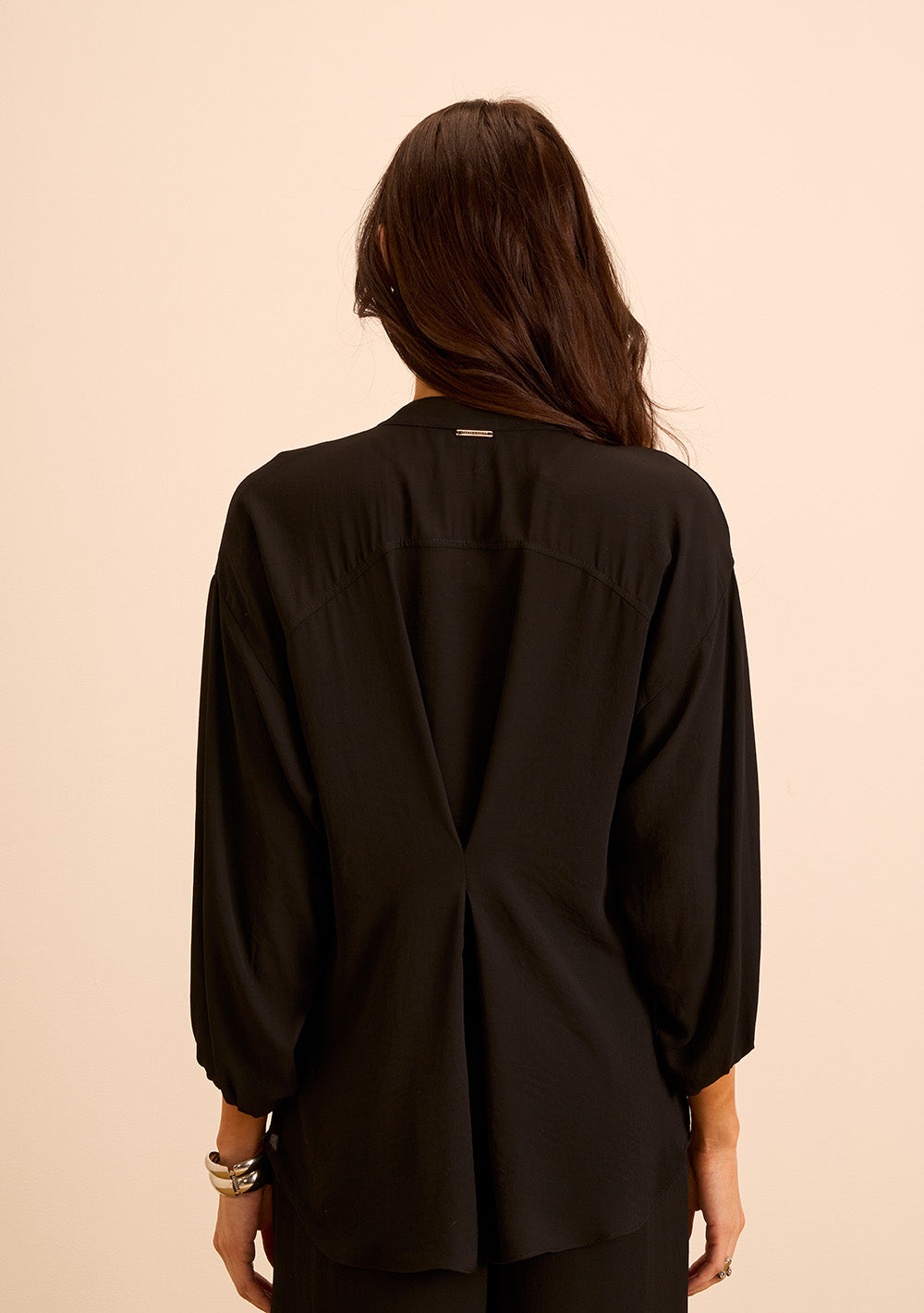 Blusa Ajustada Cuello Alto Mangas Largas