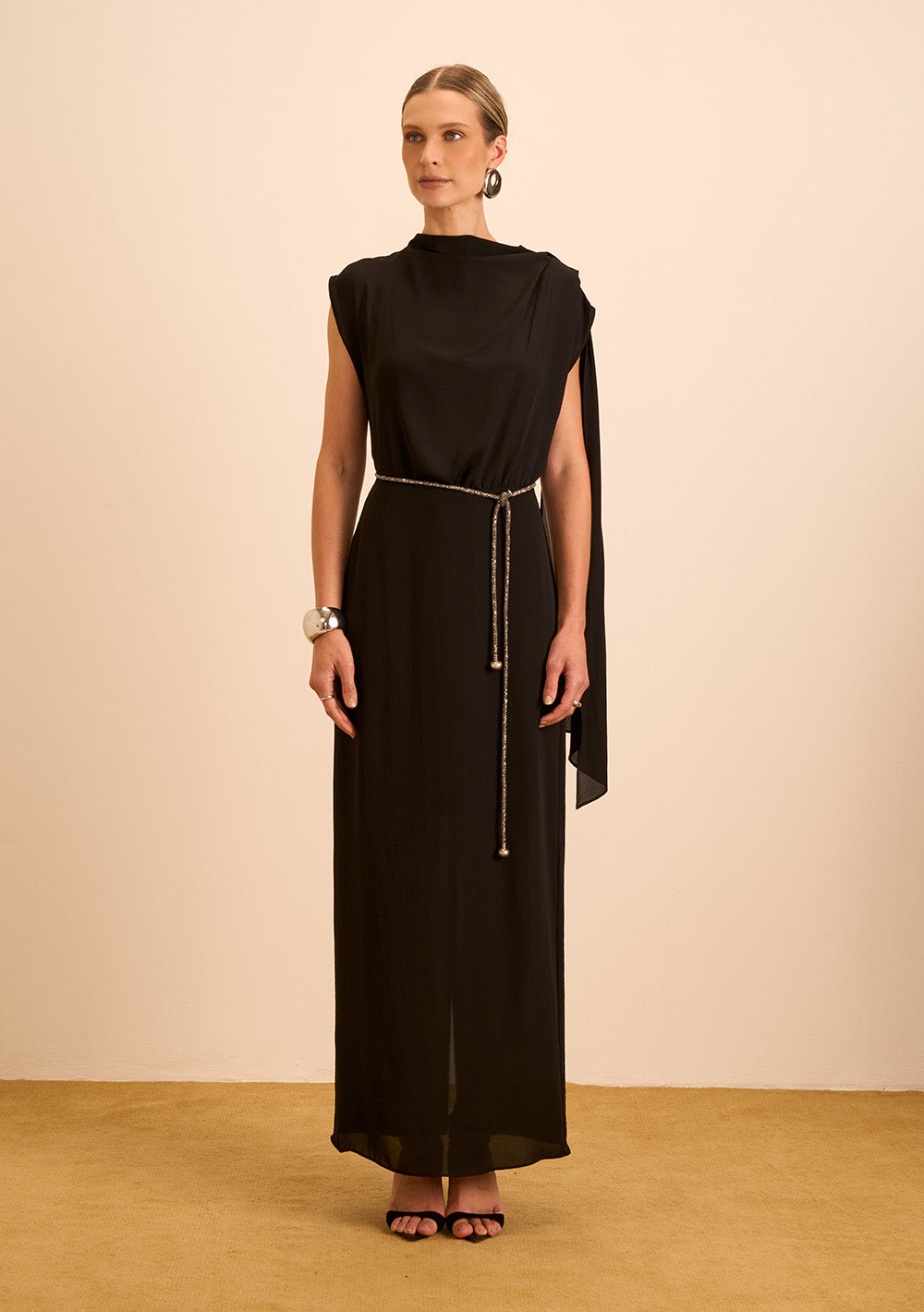 Vestido Largo Ajustado Cuello Alto sin Mangas