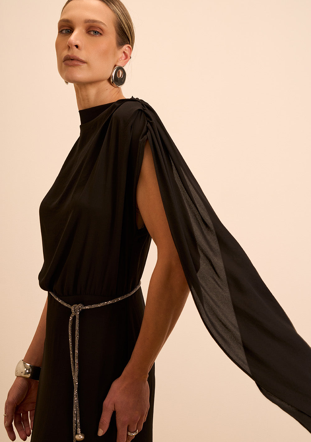 Vestido Largo Ajustado Cuello Alto sin Mangas