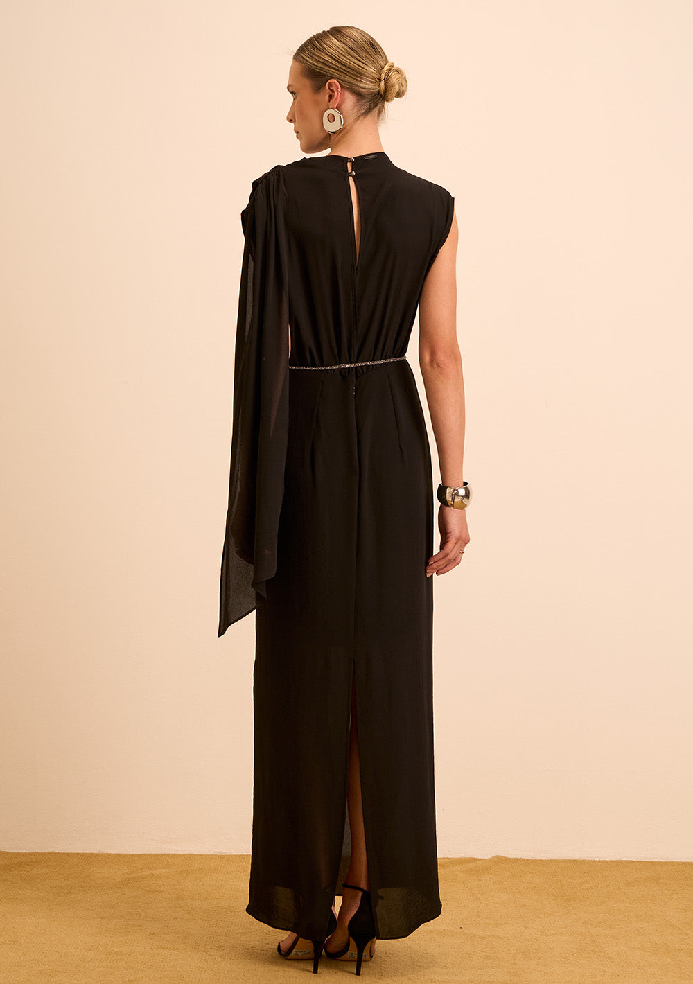 Vestido Largo Ajustado Cuello Alto sin Mangas