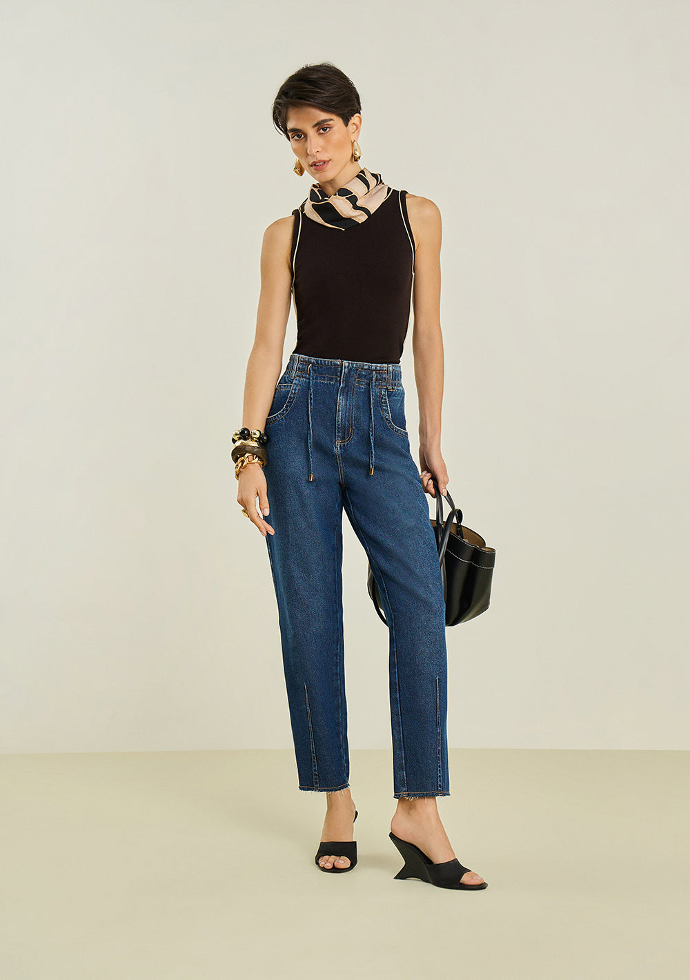 Jeans Carrot Fit Tiro Alto