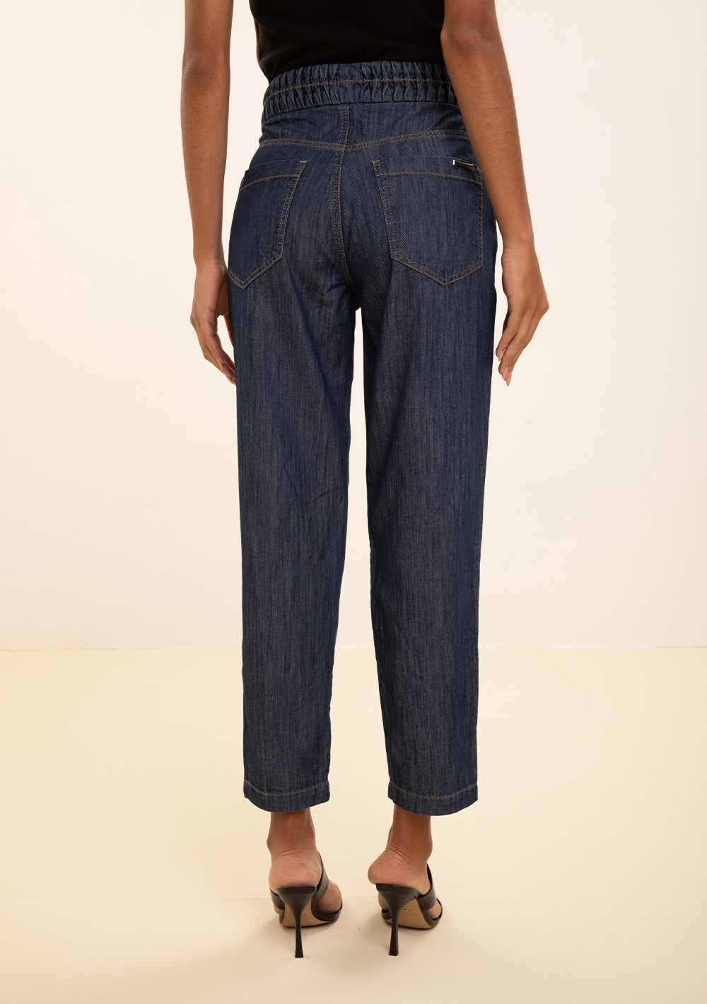 Jeans Carrot Fit Tiro Alto