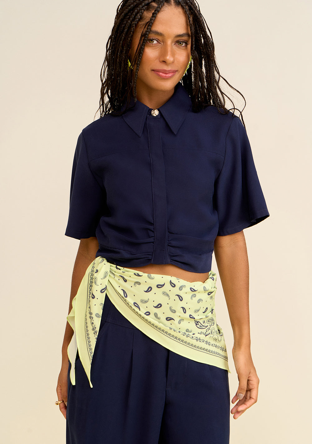 Camisa Suelta Cuello Clásico Mangas Cortas Cropped