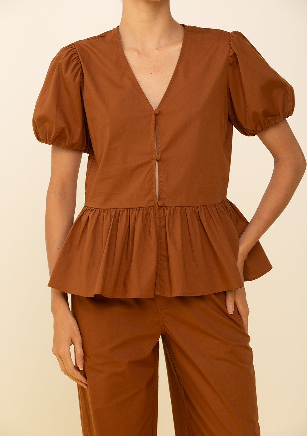 Blusa Ajustada Escote En V Mangas Cortas