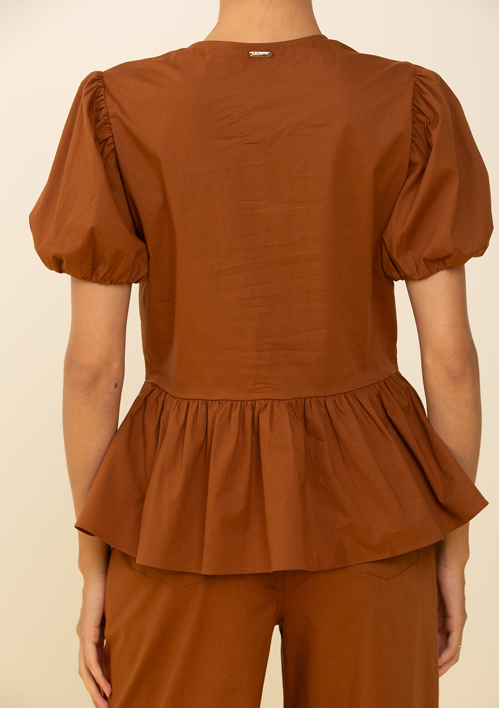 Blusa Ajustada Escote En V Mangas Cortas