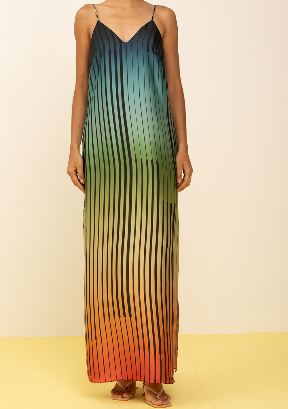 Vestido Suelto Escote En V Con Tirantes Midi