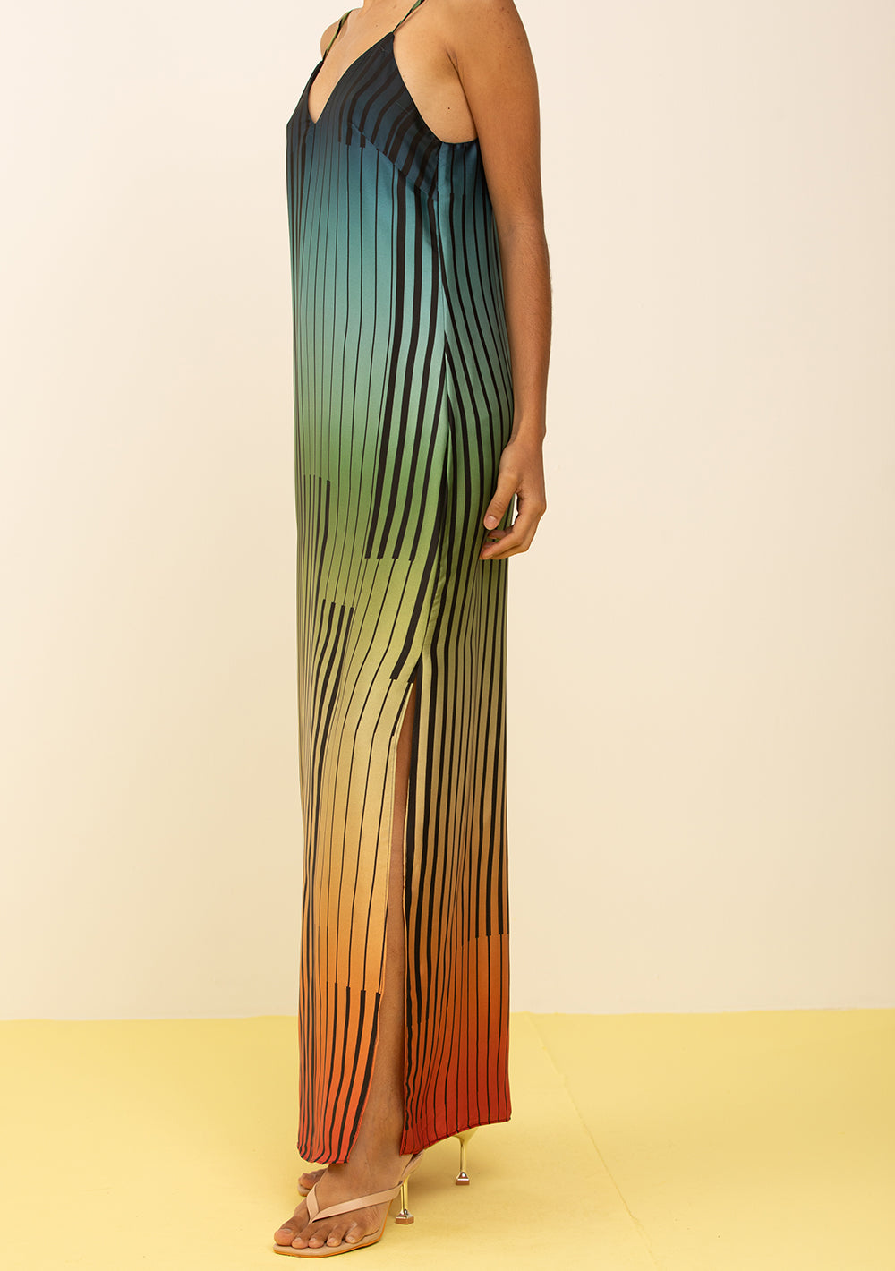 Vestido Suelto Escote En V Con Tirantes Midi