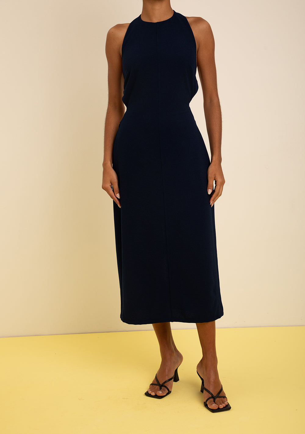 Vestido Midi Ajustado Escote Redondo Sin Mangas