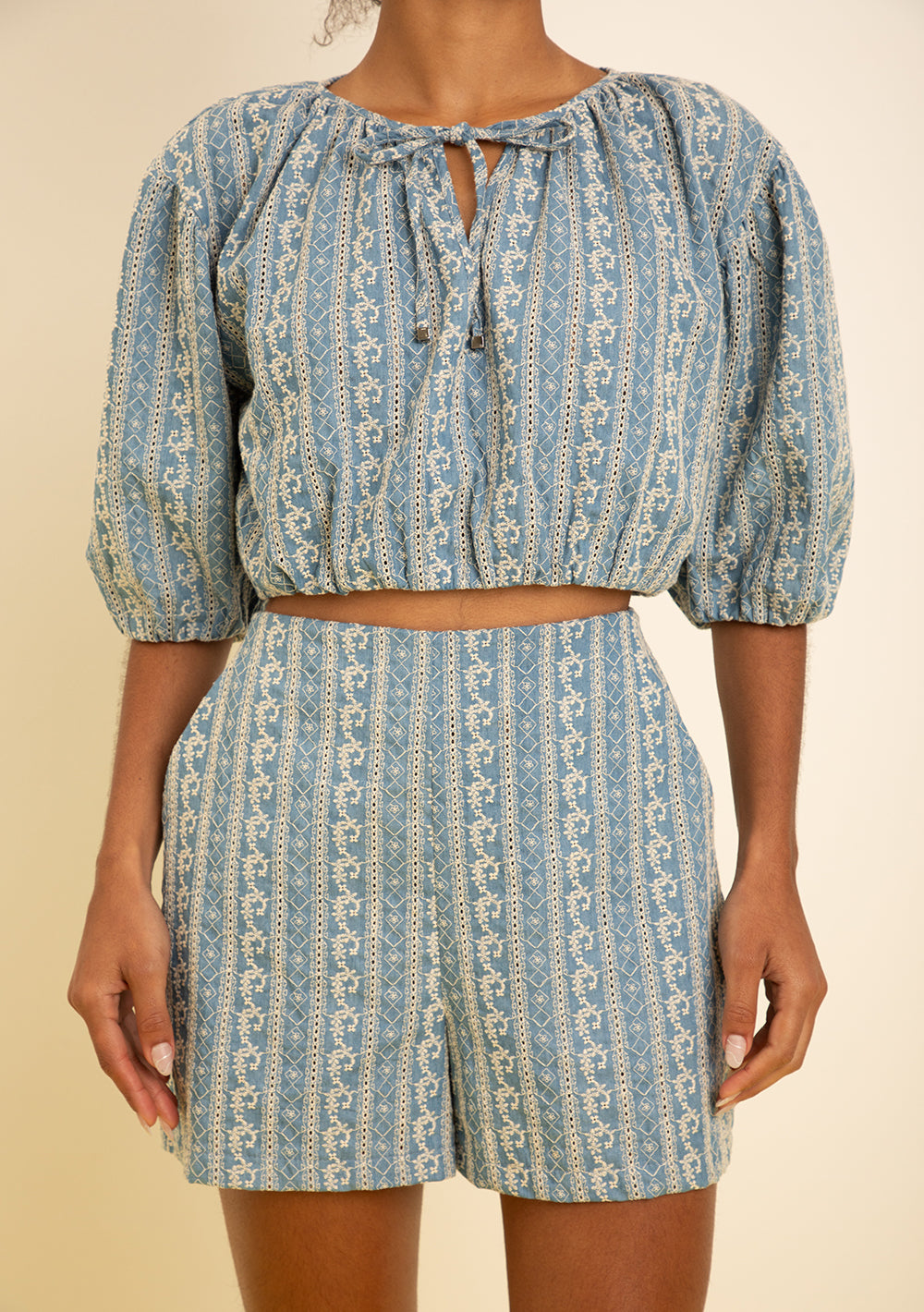 Blusa Cropped Suelta Escote Canoa Mangas 3 Cuartos