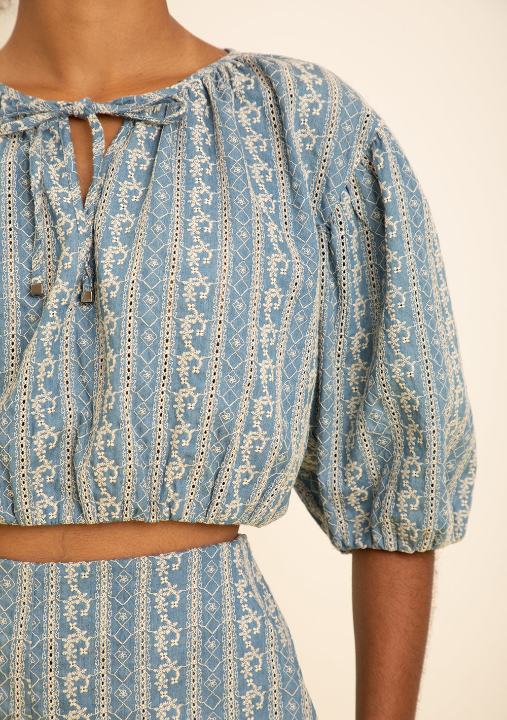 Blusa Cropped Suelta Escote Canoa Mangas 3 Cuartos