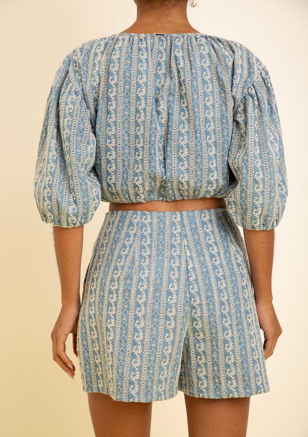 Blusa Cropped Suelta Escote Canoa Mangas 3 Cuartos