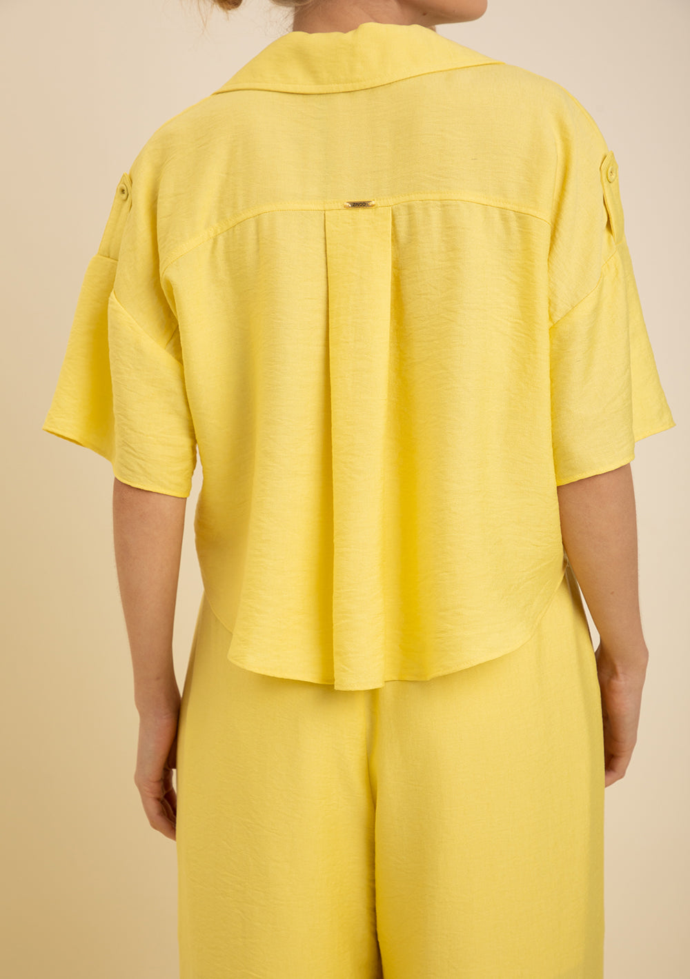 Camisa Cropped Suelta Escote En V Mangas Cortas