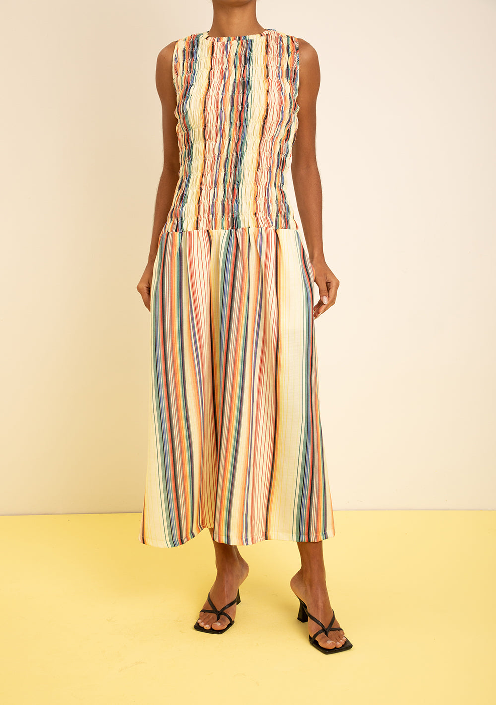 Vestido Midi Ajustado Escote Redondo Sin Mangas